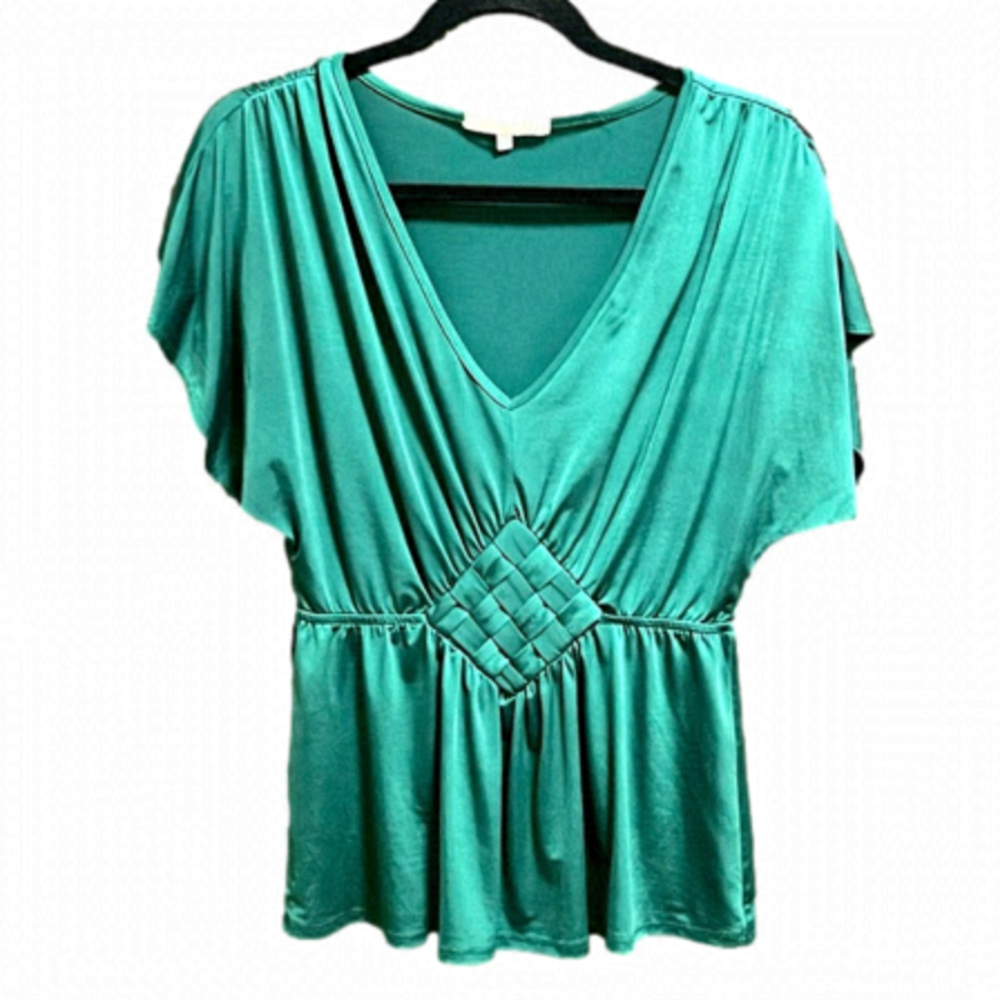 [CHARLOTTE Russe] Green V-neck flowy top